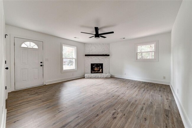 Building Photo - 1060 Mathews Ct