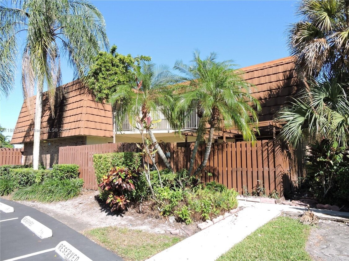 Foto principal - 1316 SW 118th Terrace