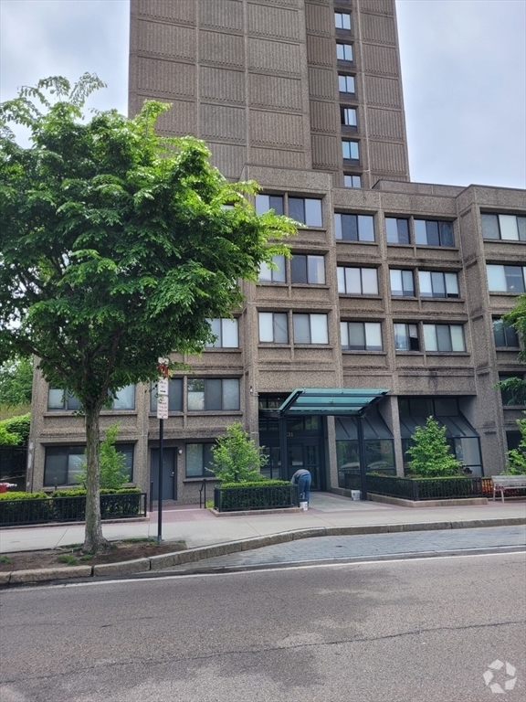 Building Photo - 1731 Beacon St