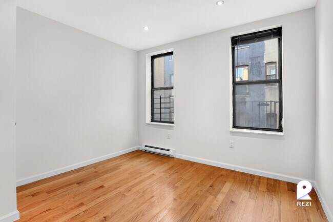 Foto del edificio - 120 W 105th St