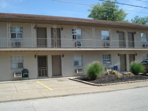 Building Photo - 200 Richardt Ave