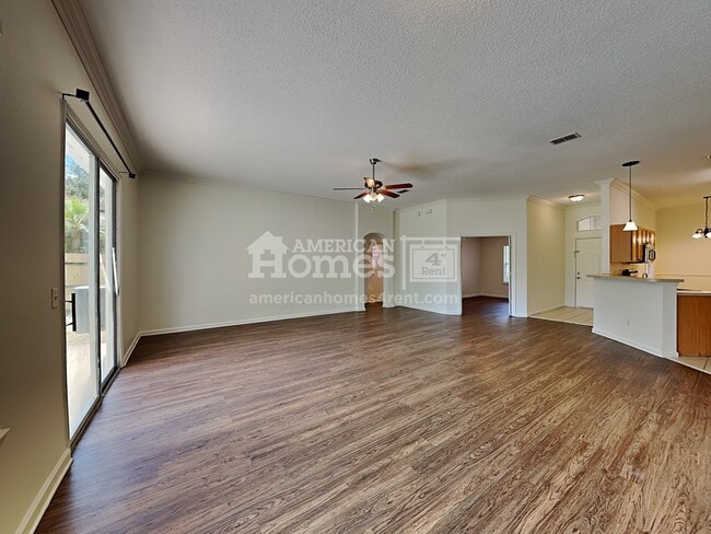 Foto del edificio - 224 N Lake Cunningham Ave