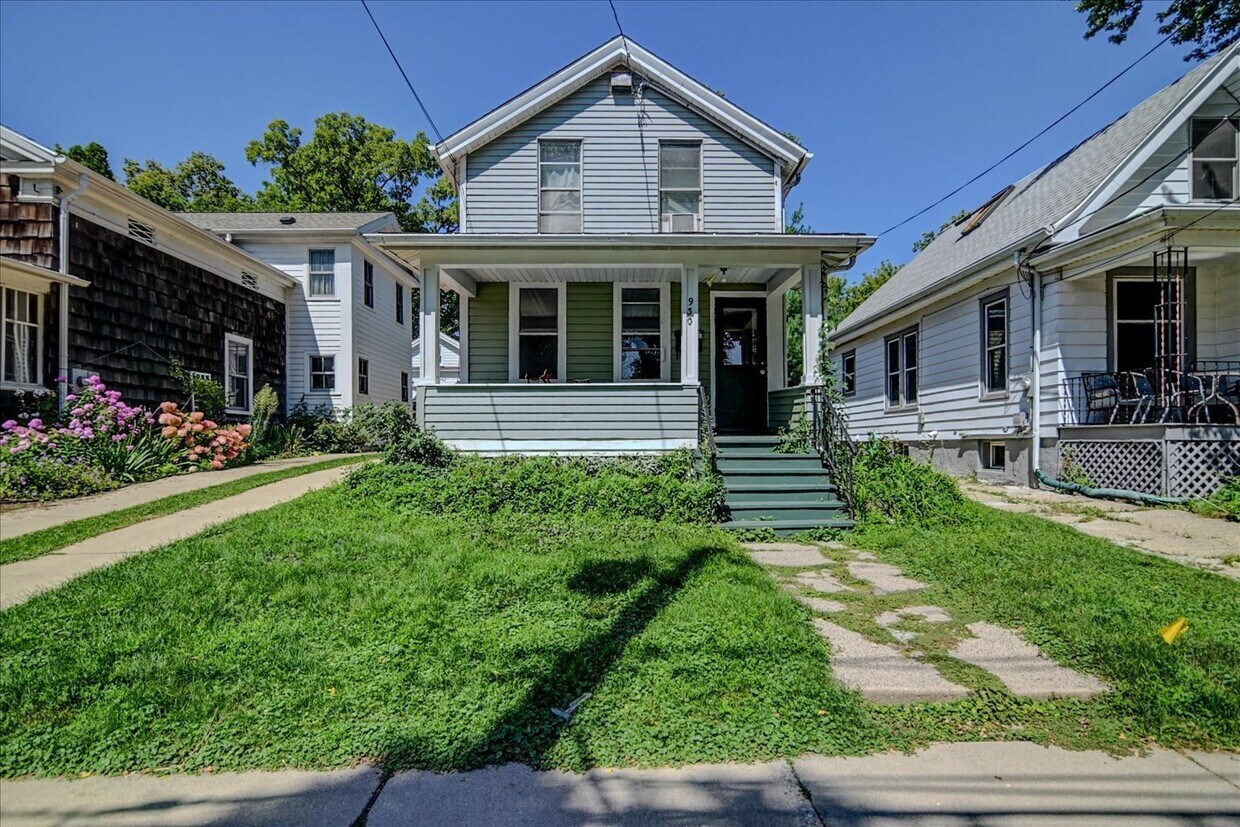 Foto principal - 930 E Dayton St