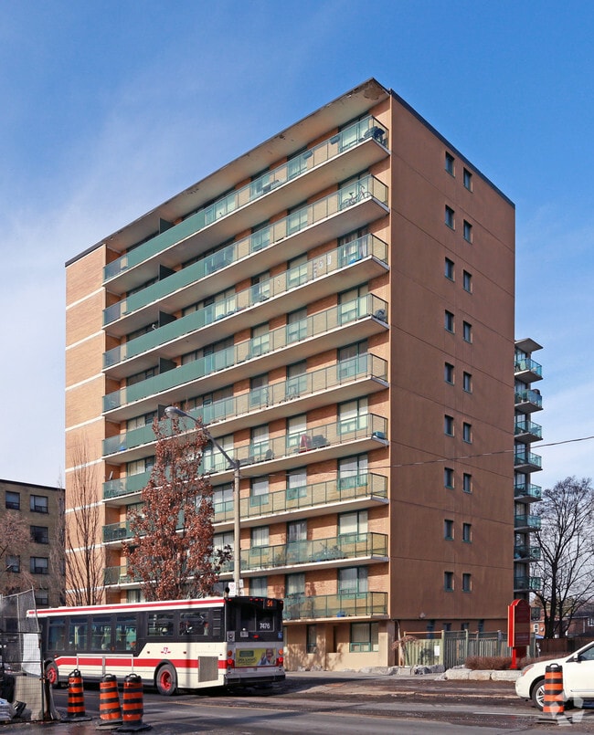 Building Photo - 440 Eglinton