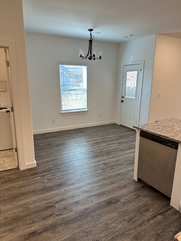 Foto del edificio - 5 Hawthorn Ln