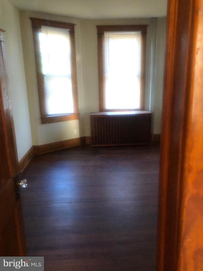 Building Photo - 3205 Hamilton Ave