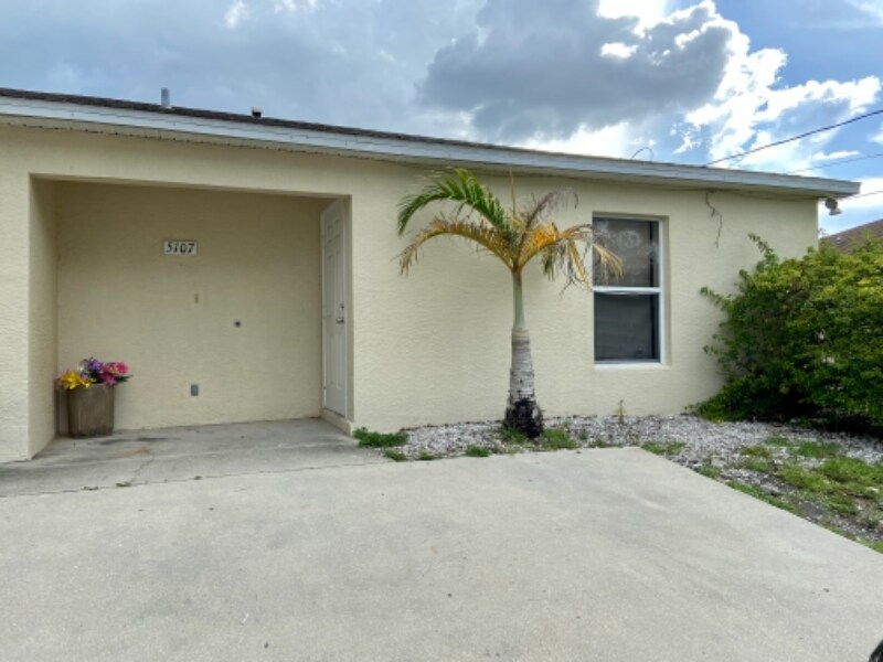 5107 26th St SW, Lehigh Acres, FL 33973 Room for Rent in Lehigh Acres