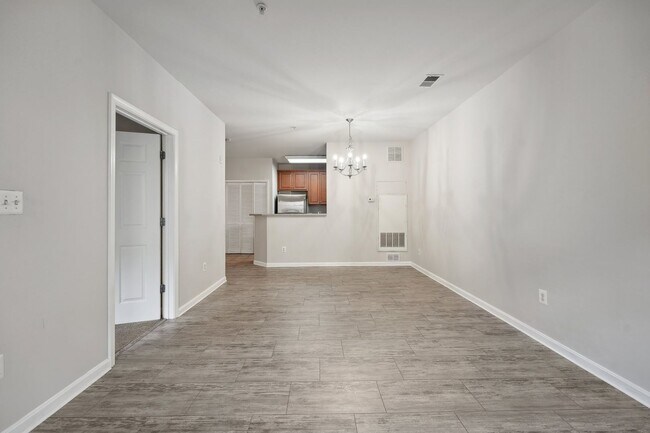 Building Photo - Welcome to this beautiful and bright one-b...