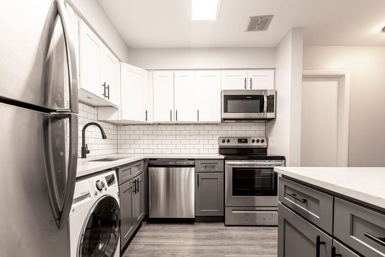 Primary Photo - Grand Park Apartments