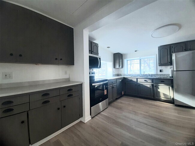 Foto del edificio - 178 Sylvan Lake Rd