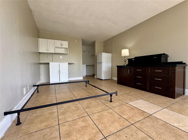 Foto del edificio - 7900 S Orange Blossom Trail
