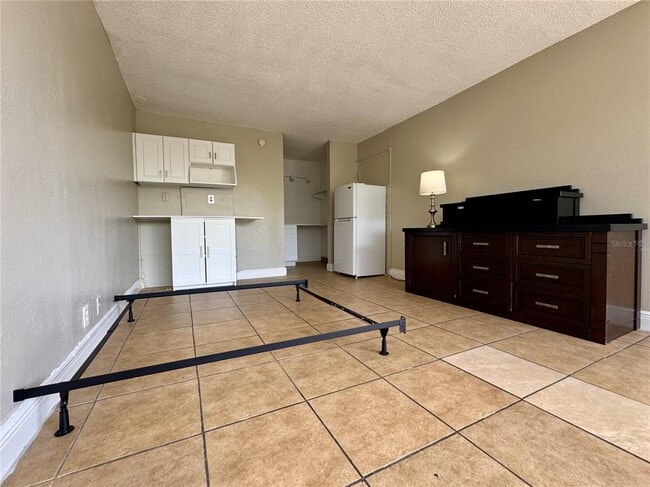 Building Photo - 7900 S Orange Blossom Trail