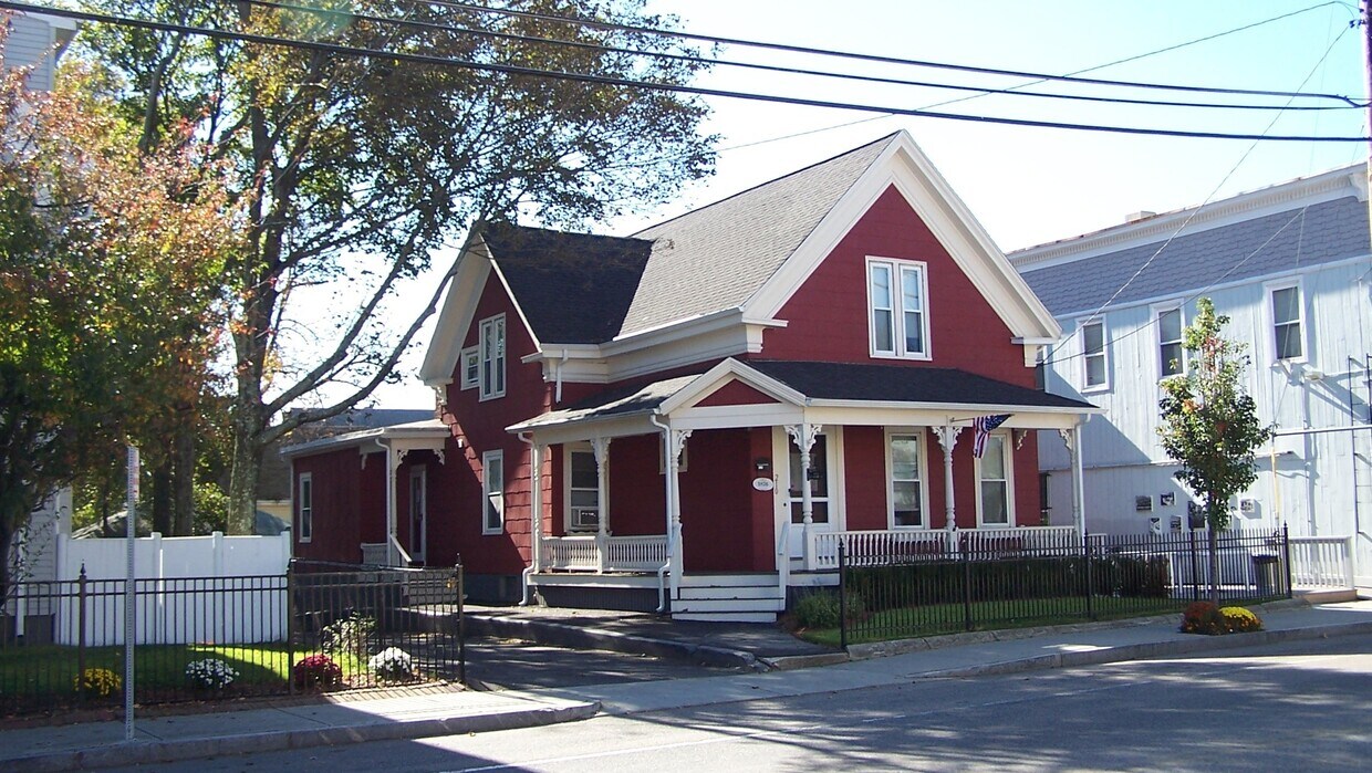 Primary Photo - 210 Belmont St