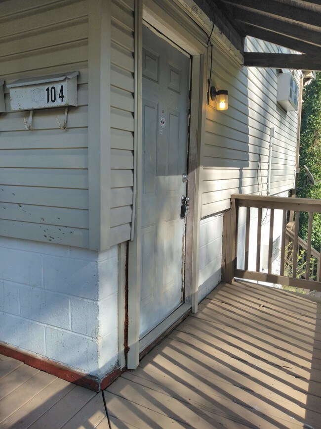 Building Photo - 104 Hoyt Ln