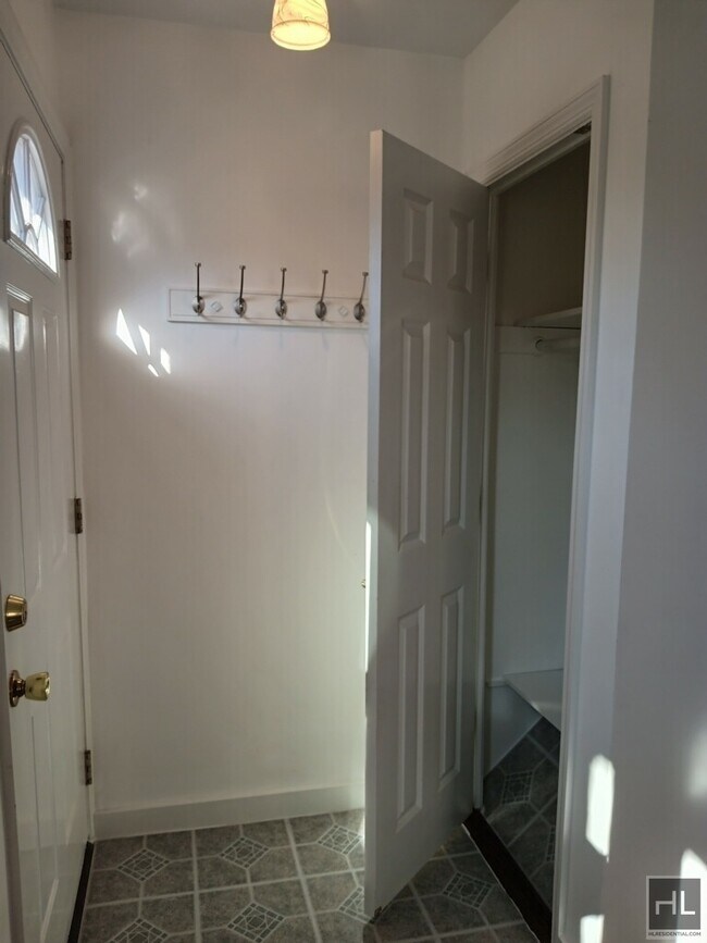 Building Photo - 23 Dearborne St, Yonkers, NY 10710