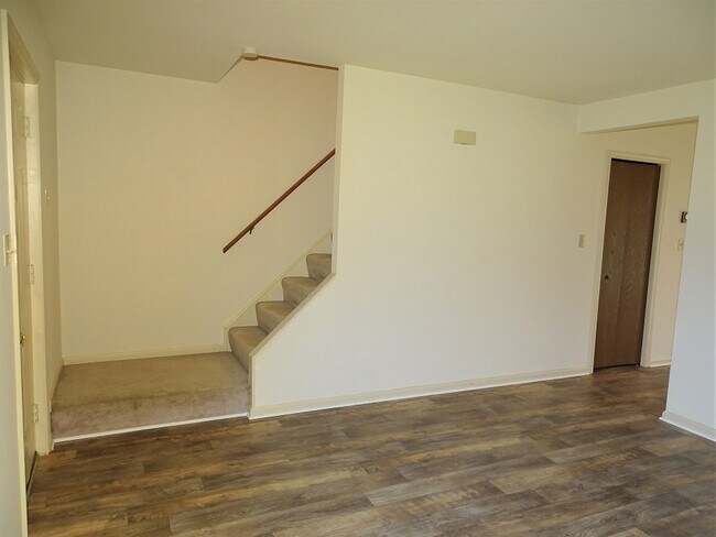 Foto del edificio - 682 S Cedar St