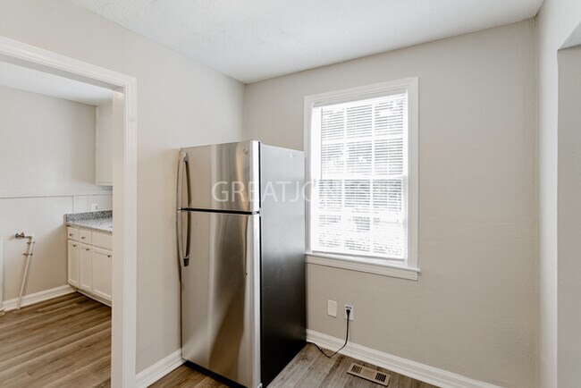 Foto del edificio - NOW OFFERING $250 OFF FIRST FULL MONTH IF ...
