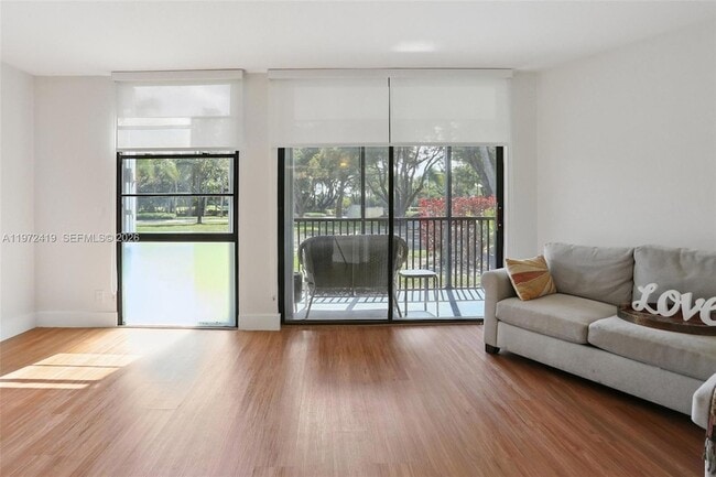 Foto del edificio - 3101 N Country Club Dr