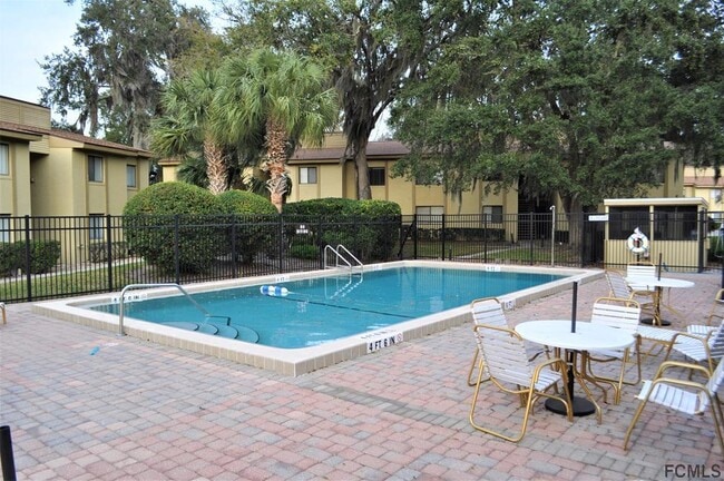 Building Photo - 304 Palm Coast Pkwy NE