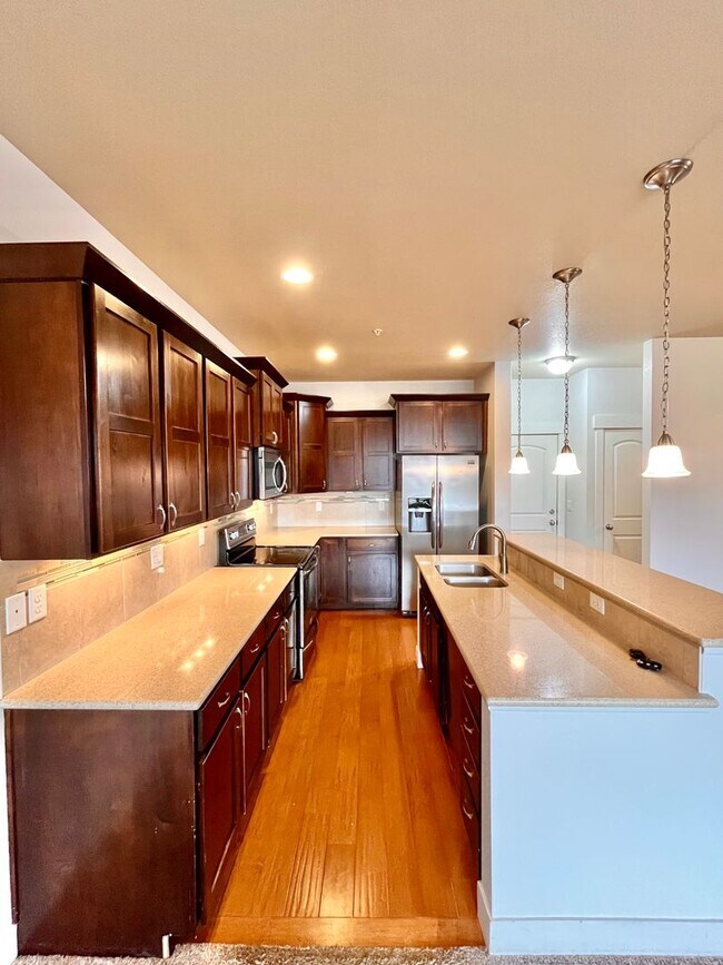 Foto del edificio - 3 Bedroom / 2.5 Bath Condo with 1 car attached garage in Fossil Lake Subdivision in Fort Collins, CO