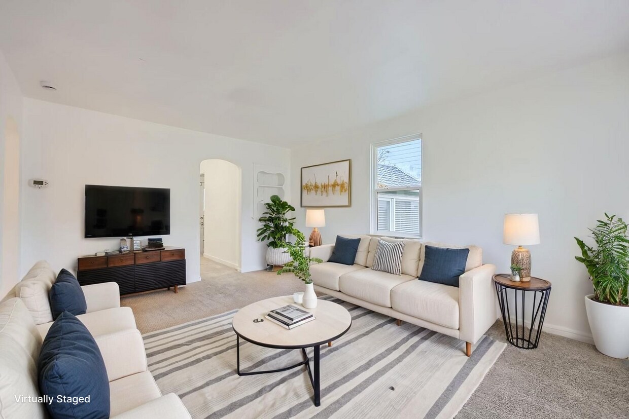 Foto principal - **Bright and Spacious 2-Bedroom Home in the Heart of Denver!!**