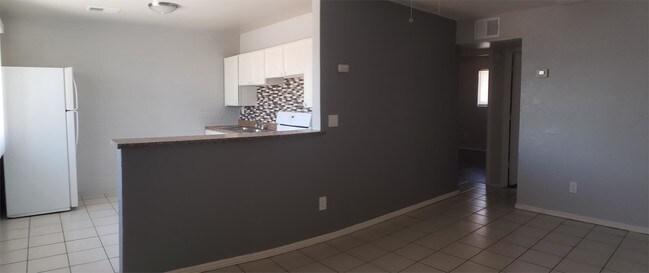 Foto del edificio - 6440 S 22nd St