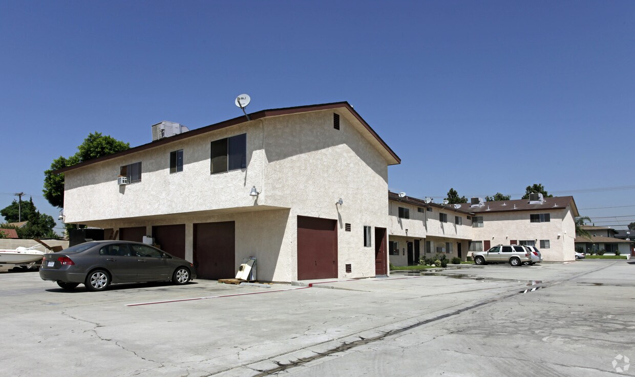 Building Photo - 16531 Randall Ave