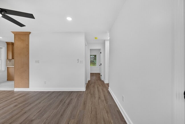 Building Photo - 2027 Hilburn Dr SE