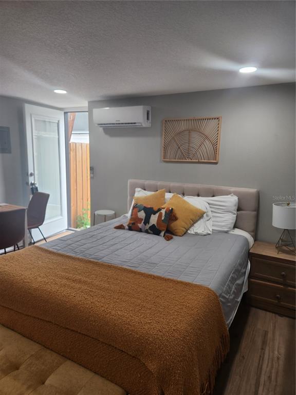 Foto del edificio - 2541 W Main St