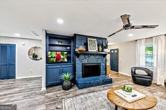 Building Photo - 527 Charing Cross Dr