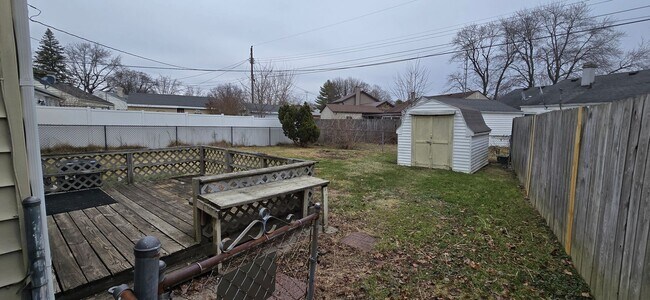 Foto del edificio - 2-Bedroom, 1-Bath Home with Carport & Fenc...