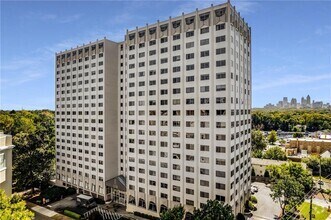 Building Photo - 2479 Peachtree Rd