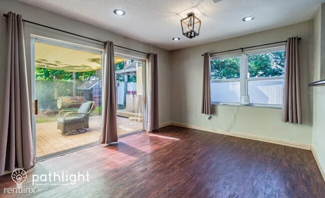 Foto del edificio - 3 br, 2 bath House - 14511 Farm Hills Plac...