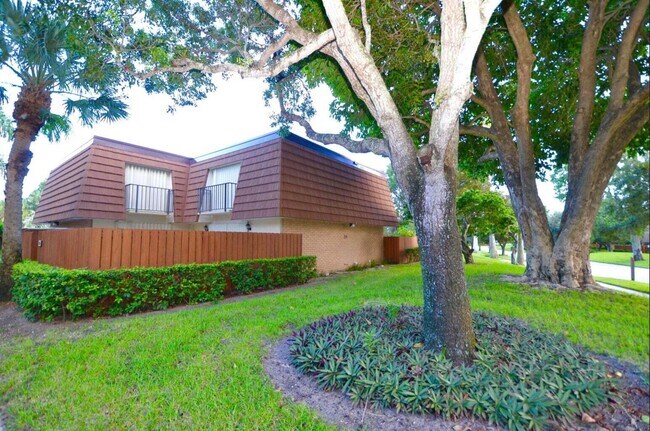 Building Photo - 3065 30th Ct