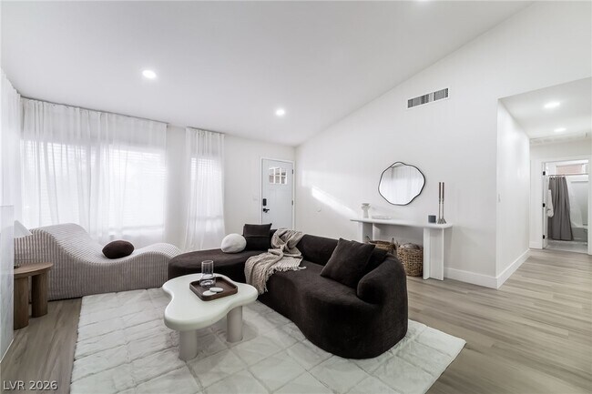 Foto del edificio - 3138 Belvedere Dr