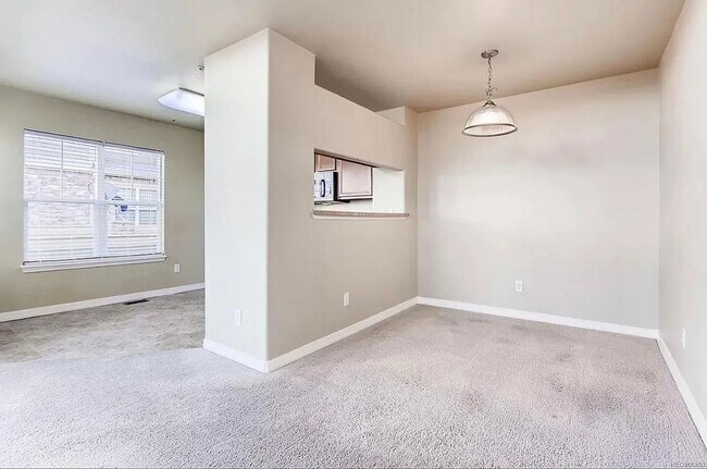 Foto del edificio - Incredible 2 bedroom Townhouse across from...