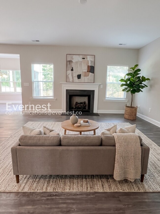 Building Photo - Limited Time Special Offer / 4 Bed, 3.5 Bath Home with Garage / Pet-Friendly / Vouchers Accepted ...