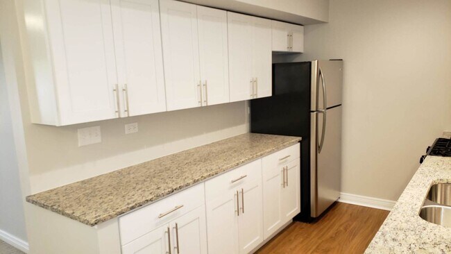 Building Photo - 508 N Cass Ave