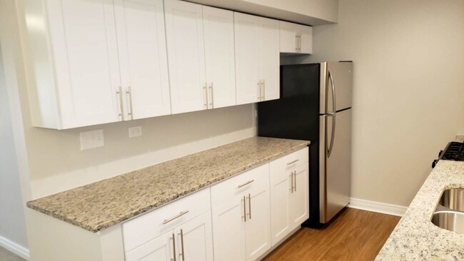 Building Photo - 508 N Cass Ave