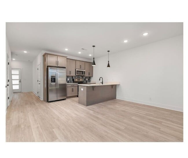 Building Photo - 541 Bellamy Ln