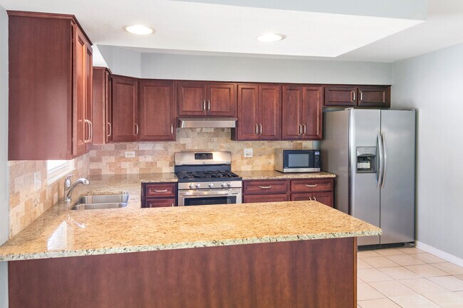 Building Photo - 15110 Huntington Ct