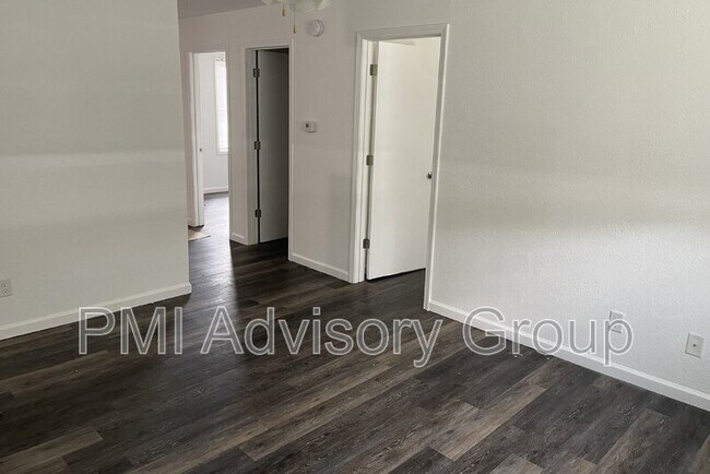 Foto del edificio - 2820 SE Monroe St