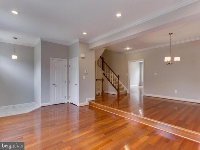 Building Photo - 9421 Van Arsdale Dr