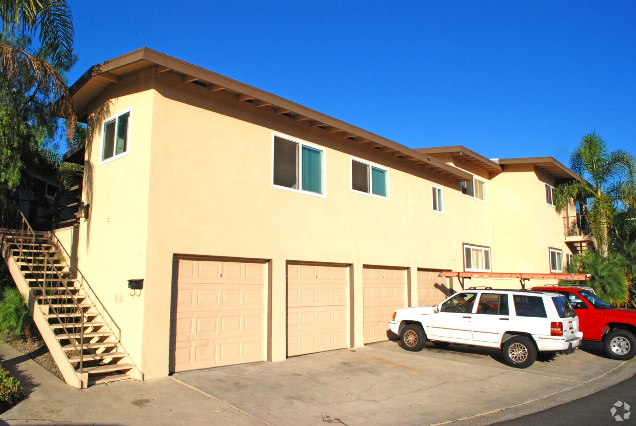 Building Photo - 211 Avenida Montalvo