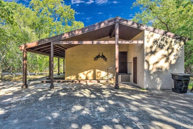 Building Photo - 32 E Rivercrest Dr