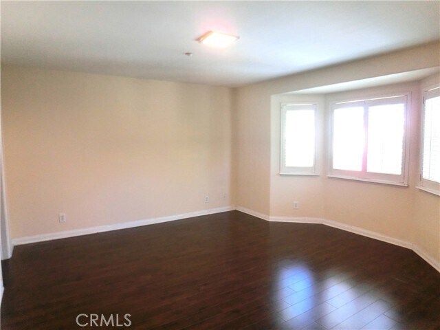 Foto del edificio - 5015 Tyler Ave
