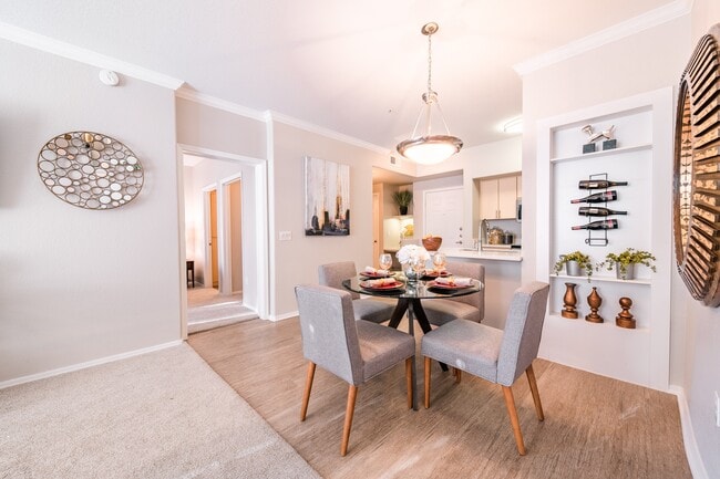 Building Photo - Alanza Place