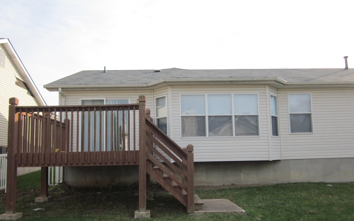 Building Photo - 1215 Harting Dr
