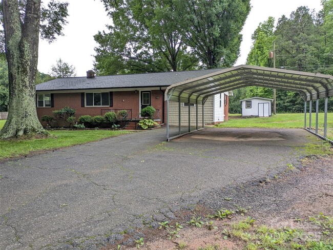 Building Photo - 1230 Shearers Rd