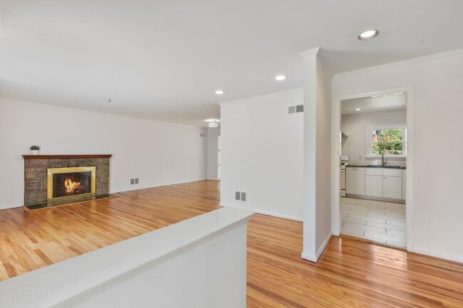 Foto del edificio - 15 Bonnie Meadow Rd